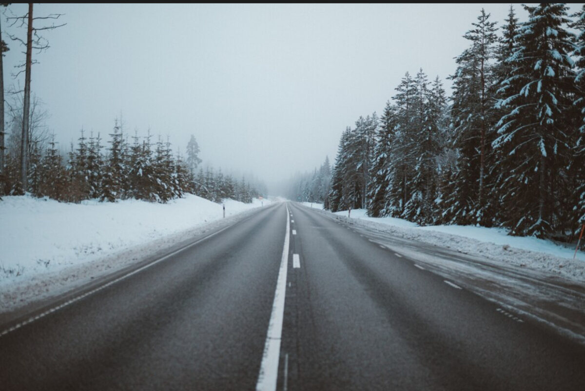 Fenomen periculos pe șoselele din România. Șoferii, sfătuiți să circule cu prudență