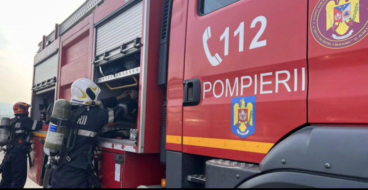 Explozie la sediul Poliției Rutiere din Lugoj. Două persoane au ajuns la spital cu arsuri