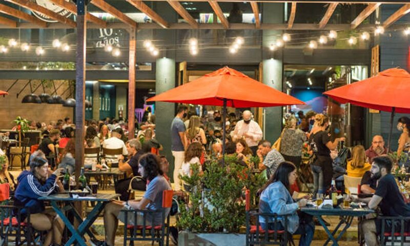 Atenție la restaurantele pe care le alegi în vacanță. Trucuri să mănânci ieftin și gustos