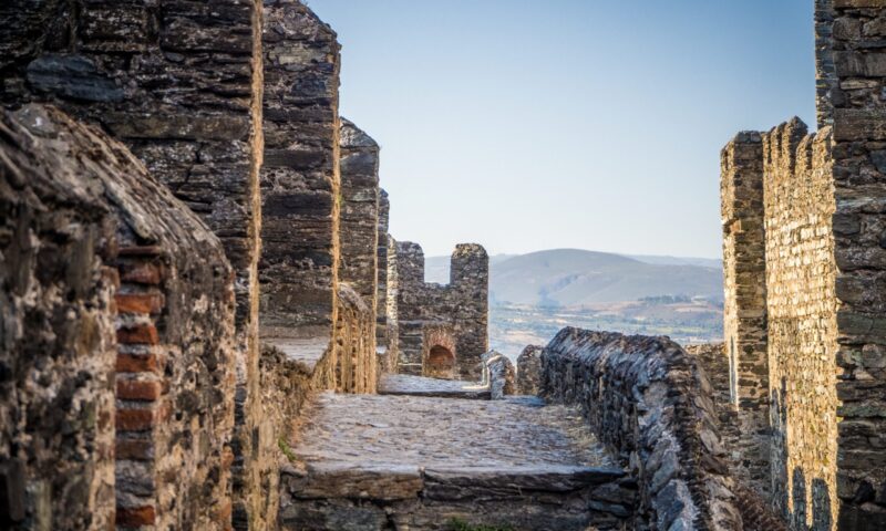 Ruinele istoriei. Castele părăsite care continuă să fascineze