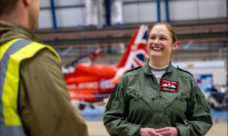 Sasha Nash, prima femeie la conducerea Red Arrows. Cine este noul comandant a celebrei echipe