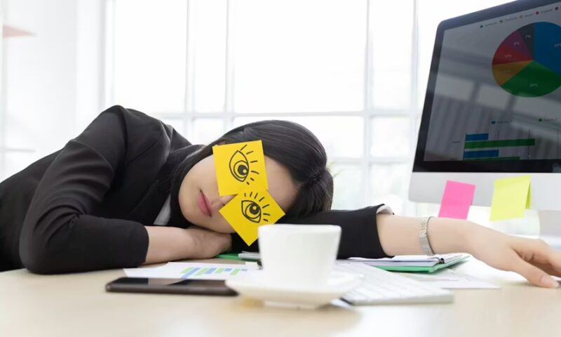 Somnul de după-amiază aduce beneficii reale pentru creier, corp și performanța zilnică, atunci când este practicat corect