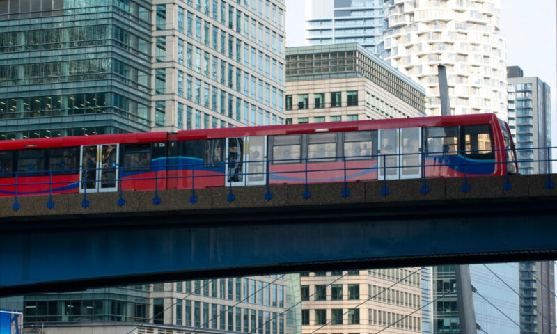 Traficul feroviar din Tokyo, paralizat din cauza unei pene de curent. Mii de călătorii, afectați