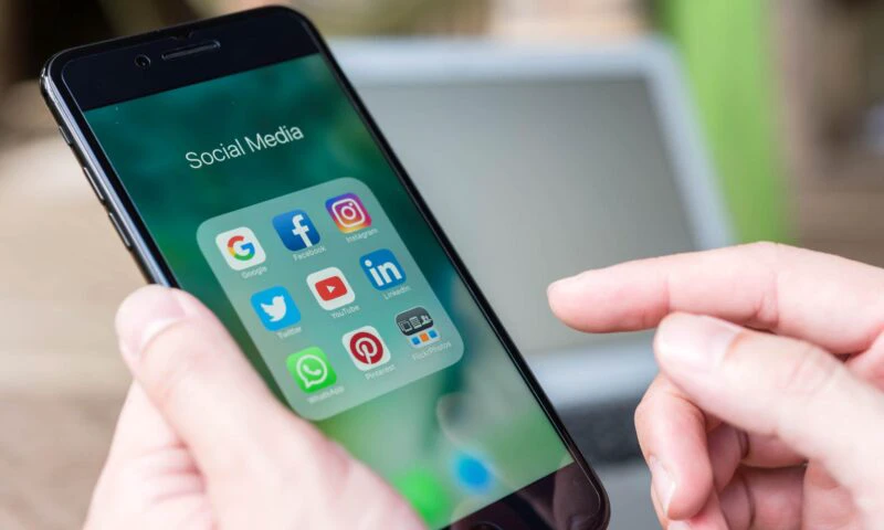 Exclusiv. Selfie-uri perfecte sau conținut real? Un expert în social media dezvăluie cum se schimbă trendurile în 2026