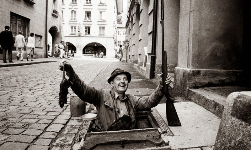 Profesiile uitate din trecut. Ce locuri de muncă aveau oamenii în urmă cu un secol