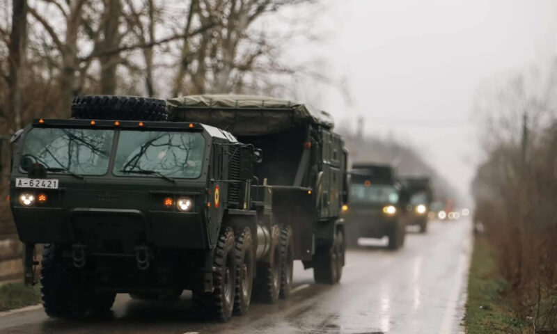 Exercițiu militar de amploare. Vehiculele și echipamentele Forțelor Terestre, scoase pe străzile Capitalei