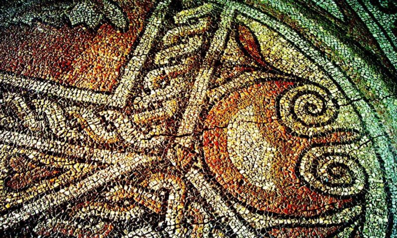 Comoara istorică descoperită la Constanța, salvată cu o bucată de ou. Secretul mozaicului roman