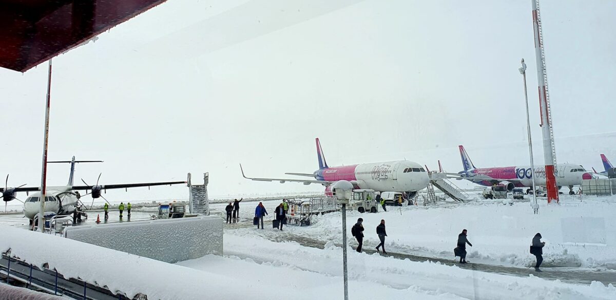 Exclusiv. Ultimul cuvânt îl are vremea: 318 zboruri afectate pe aeroporturile din România