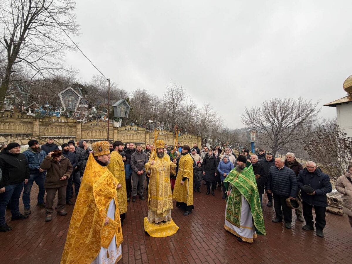 Detalii uitate din cariera episcopului pro-rus, care a pupat bocancii unui poliţist: exorcizare în masă şi acuzaţii de crimă. Video