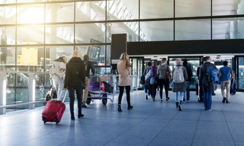 MAE, despre situația fiicei lui Ponta: Nu apare în sistemul consular și nu putea fi pe listă