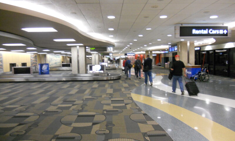 Un aeroport internațional a propus interzicerea pijamalelor. Postarea a stârnit un val de reacții