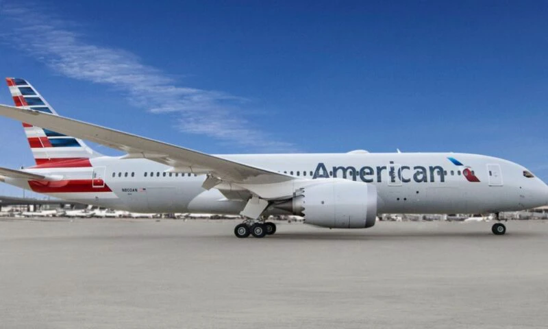 Lumină misterioasă observată de piloții American Airlines în timpul unei aterizări