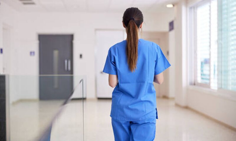 O asistentă din Constanța , găsită moartă la clinica unde lucra. Avea doar 23 de ani