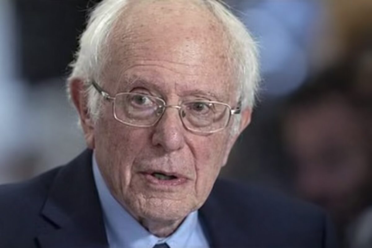 Socialistul Bernie Sanders a dat 550.000 de dolari pe zboruri cu avioane private