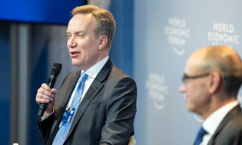 Președintele Forumului Economic Mondial de la Davos și-a dat demisia. Numele său, în dosarele Epstein 