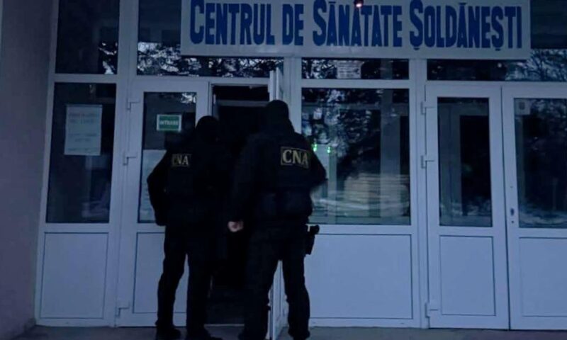 Certificate medicale „pe bani”, fără controale. Medic-șef reținut după descinderi masive într-o schemă ilegală pentru obținerea permiselor de conducere. Video