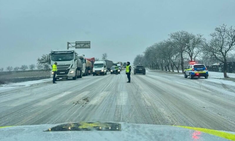 Guvernul mobilizează Armata, Fulger și Scorpion după valul de polei. Intervenții masive în Chișinău și mai multe localități din țară