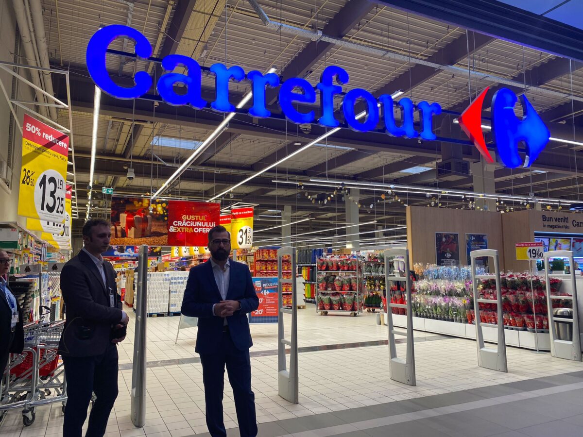 Carrefour vinde operațiunile din România către Paval Holding, deținătorul Dedeman. Tranzacția, evaluată la 823 de milioane de euro