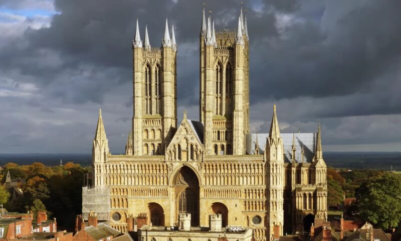 Un cunoscut episcop din Marea Britanie a fost arestat. E acuzat de agresiune