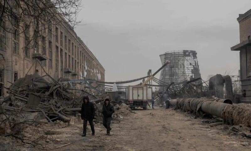 Peste 1.100 de clădiri din Kiev rămân fără căldură cel puţin două luni. Centrala Darniţka, grav avariată