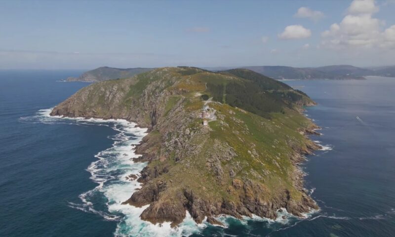 Un sat din Spania, vândut la prețul unui apartament din București. Se află pe malul Oceanului Atlantic