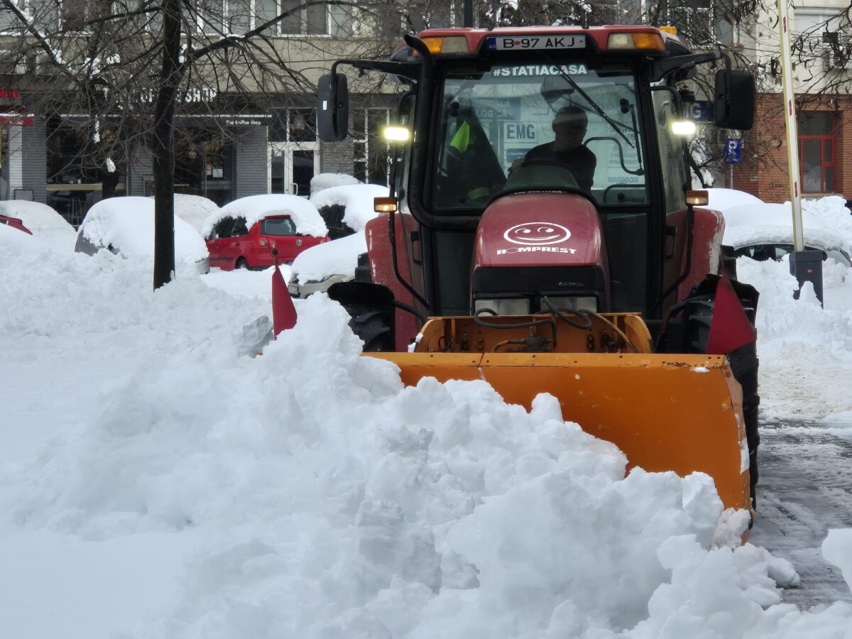 Firmele care nu au curățat străzile în București, amendate