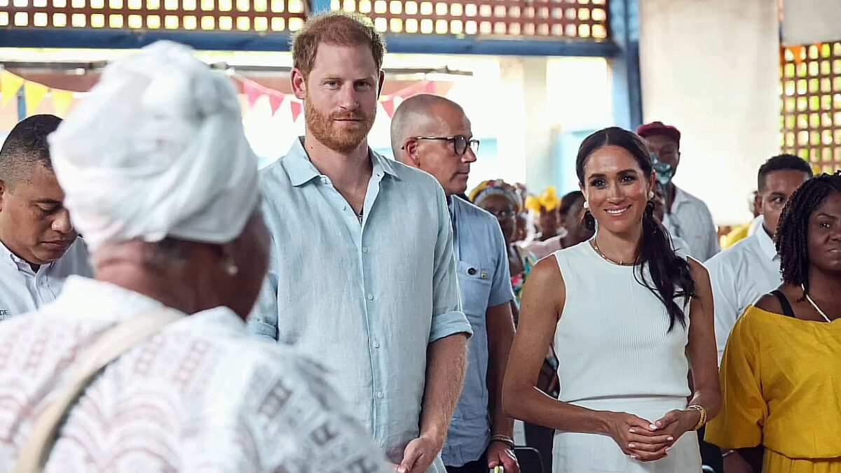 Harry și Meghan, un nou exemplu de ipocrizie. S-au retras, dar nu prea