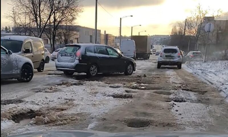 Drumuri periculoase în Chișinău și pe sectoarele naționale. Iarna pune la încercare șoferii