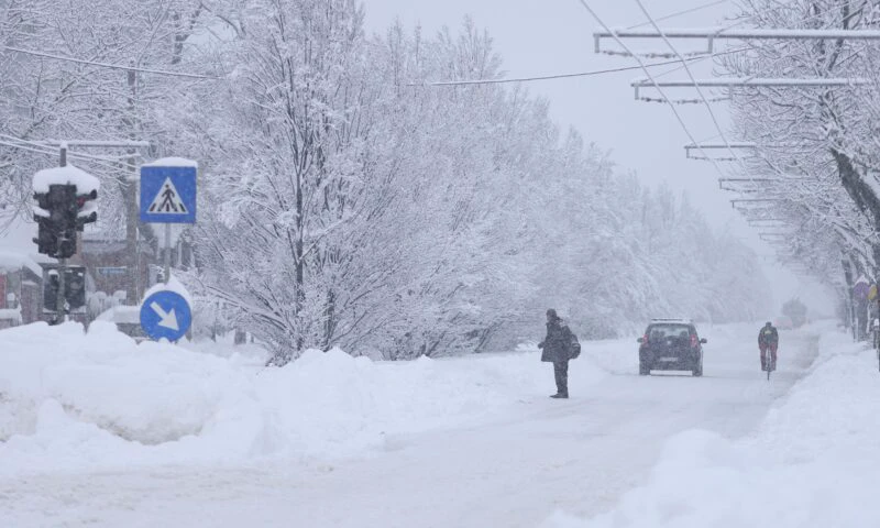 Cum a arătat București după cea mai grea iarnă din istoria sa, când zăpada a depășit cinci metri 