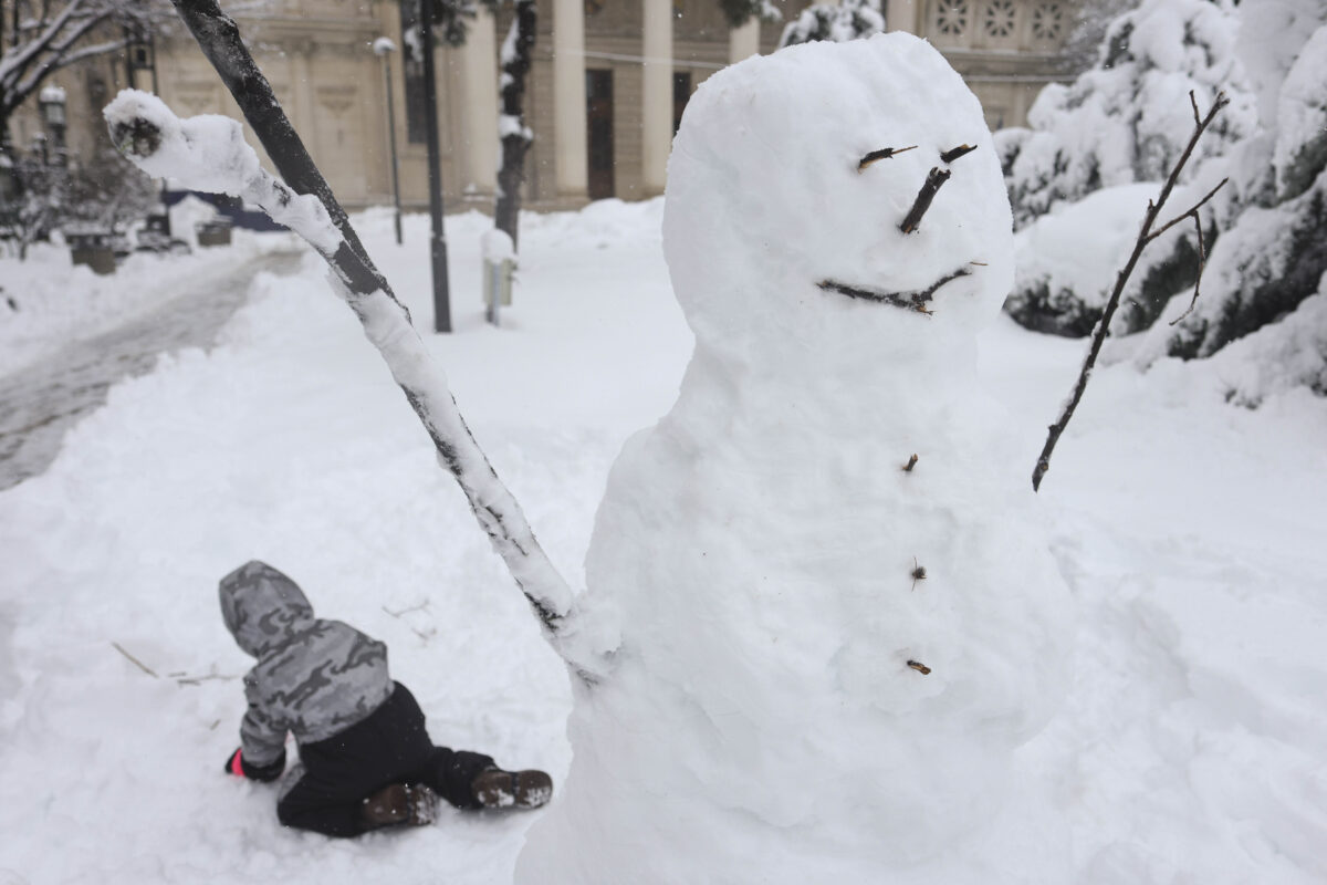 Alertele Ro-Alert i-au speriat pe oameni: Dăm doua mesaje, în toiul nopții, pentru că, ce să vezi, ninge iarna
