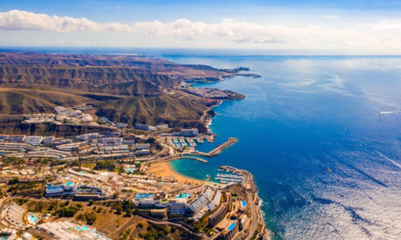 O destinație aleasă de mulți români, sub alertă: invazie de lăcuste