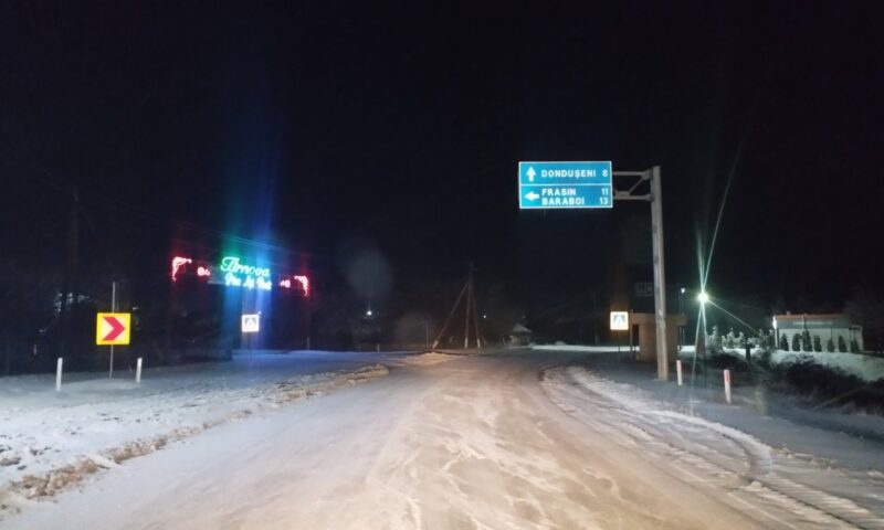 Iarnă capricioasă pe drumurile din Republica Moldova. Utilajele intervin non-stop, iar autoritățile avertizează asupra riscului de polei