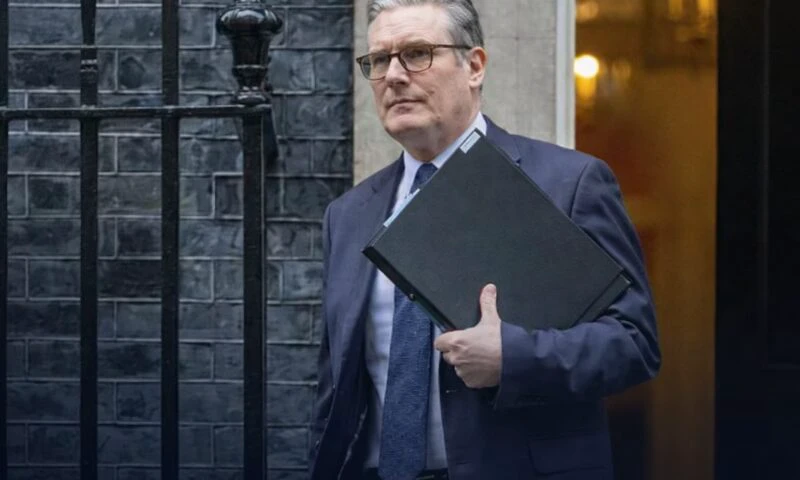 Keir Starmer sfidează apelurile la demisie și rămâne în fruntea guvernului britanic