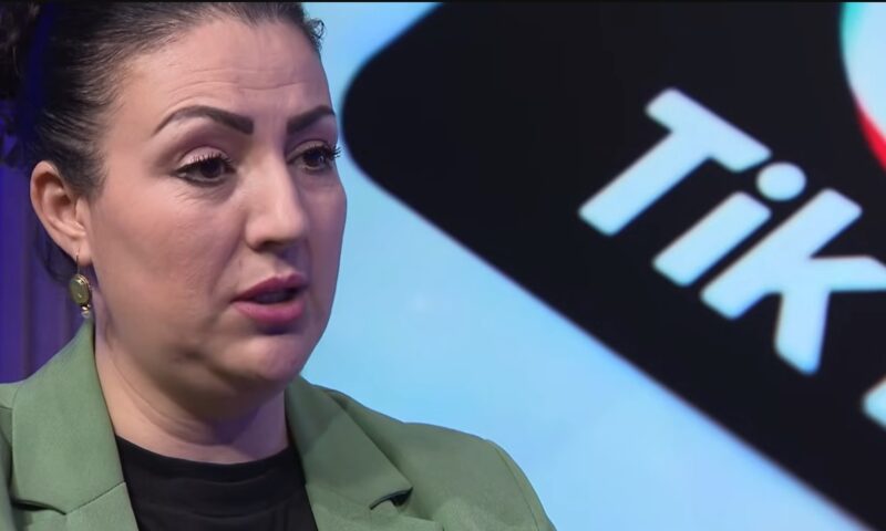 Moderatorii TikTok rup tăcerea. Presiune, teamă și acuzații de represalii