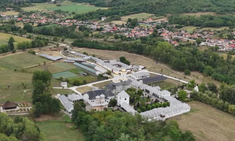 Povestea Mănăstirii Dintr-un lemn. Minunea trăită de un pustnic a scos la lumină un așezământ monahal unic în lume