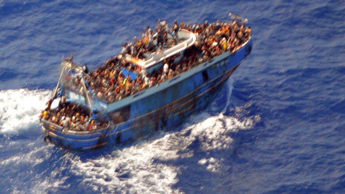 15 migranți au murit în Marea Egee după ce barca lor s-a ciocnit de o navă a Gărzii de Coastă