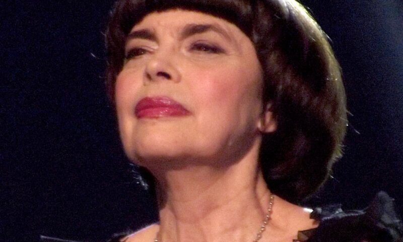 Mireille Mathieu, 60 de ani de carieră. Vocea legendară a Franței cântă duminică la Sala Palatului