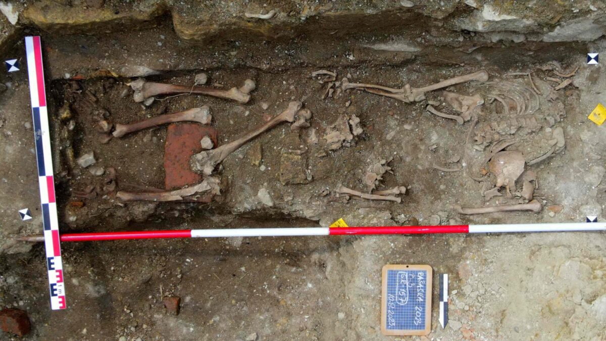 Mormântul vampirului Racesa.