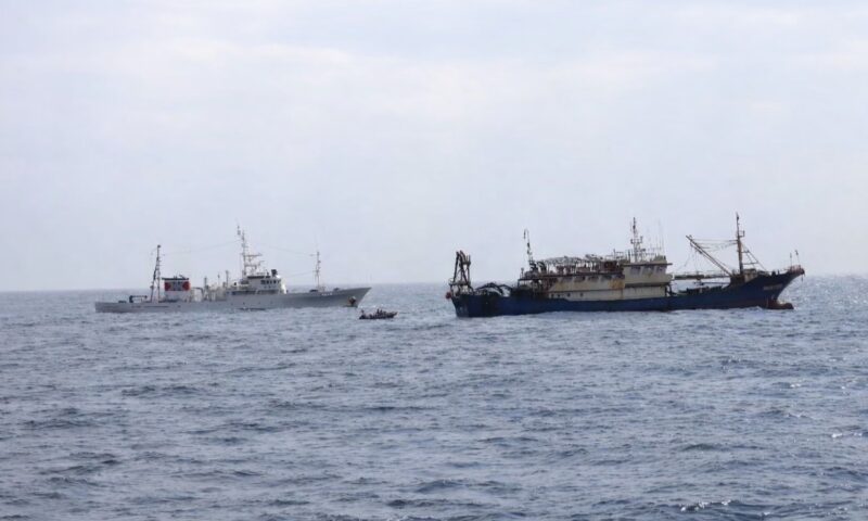 Japonia a oprit forțat o navă chinezească care a ignorat ordinul de control în Zona Economică Exclusivă