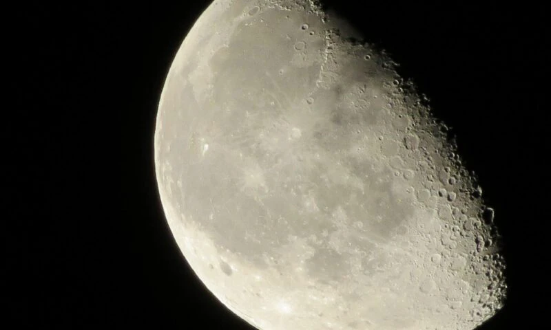 Ce au descoperit astronauții dincolo de fața nevăzută a Lunii