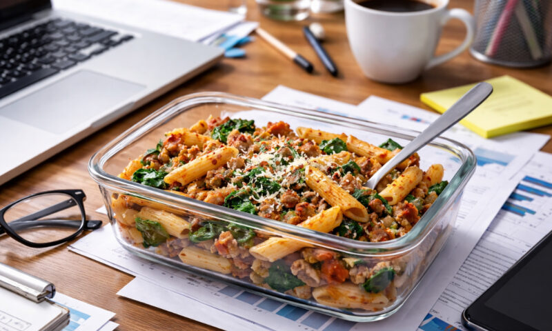 Paste cu carne și spanac. Prânzul pe care îl poți lua la birou