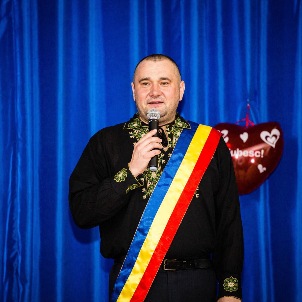 Un primar din județul Suceava, sub control judiciar cu brățară electronică. Ce acuzații i se aduc