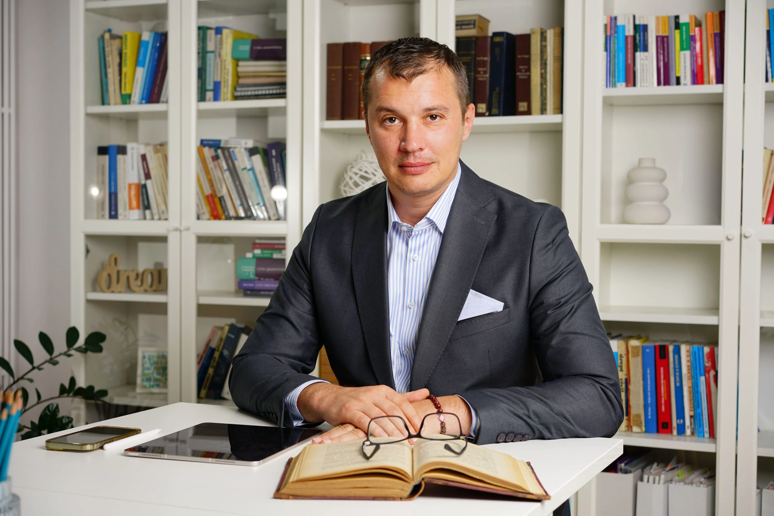 Răzvan Popescu, avocat specializat ȋn drept comercial (sursă foto: arhiva companiei)