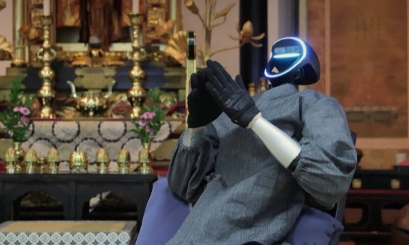 Călugăr-robot testat într-un templu din Japonia. Buddharoid oferă îndrumare spirituală