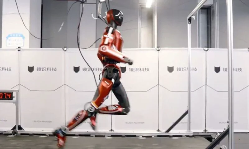 Robotul Bolt, nou record de viteză. Depășește performanța multor atleți