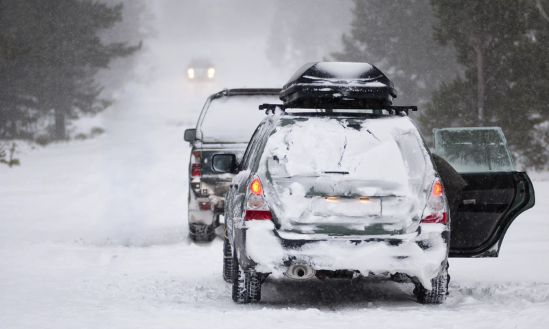 Responsabilitățile pe care le avem pe timp de ninsoare. Nerespectarea obligațiilor aduc amenzi usturătoare