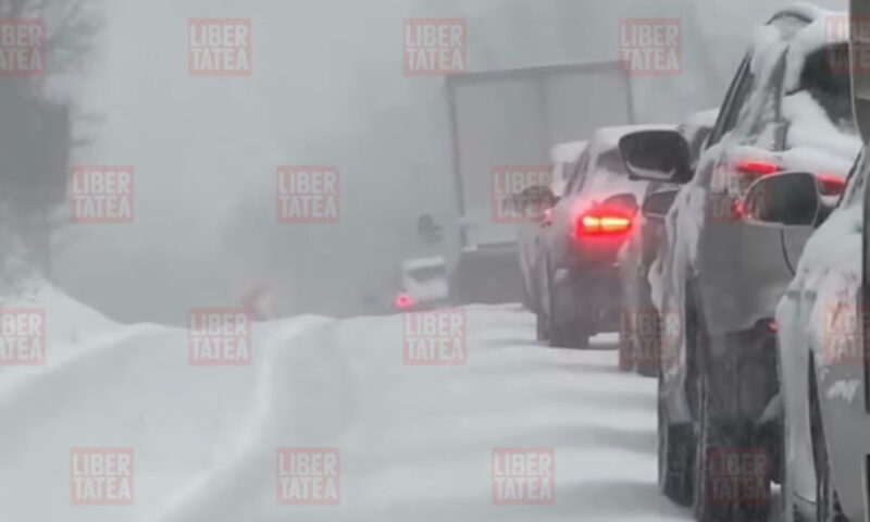 Valea Oltului, complet blocată din cauza unui accident. Două  TIR-uri, implicate