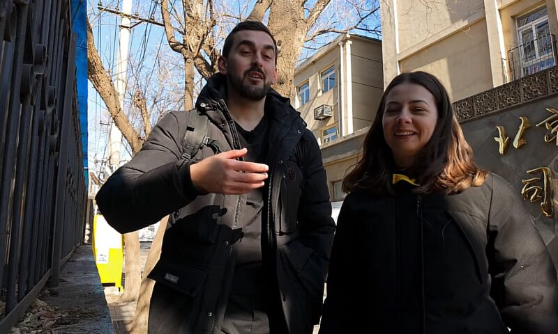 Doi români opriți la frontieră, interogați și expulzați din Rusia. Dezvăluirile unui cuplu de vloggeri