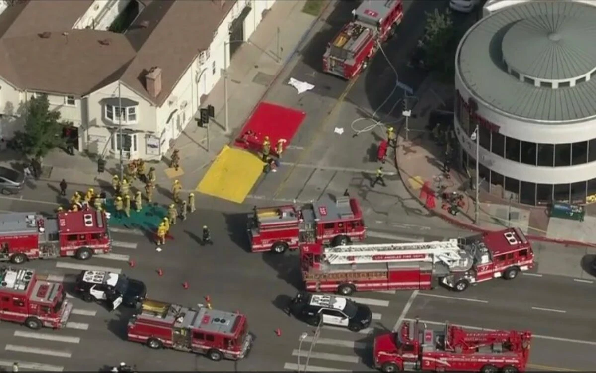 O mașină a intrat într-un supermarket din SUA. Trei persoane au murit, șase sunt rănite