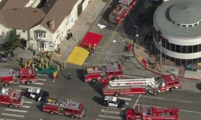 O mașină a intrat într-un supermarket din SUA. Trei persoane au murit, șase sunt rănite